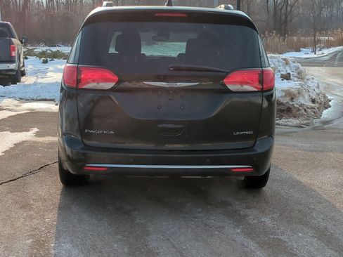 Used 2020 Chrysler Pacifica Limited w/ Tire & Wheel Group image 7