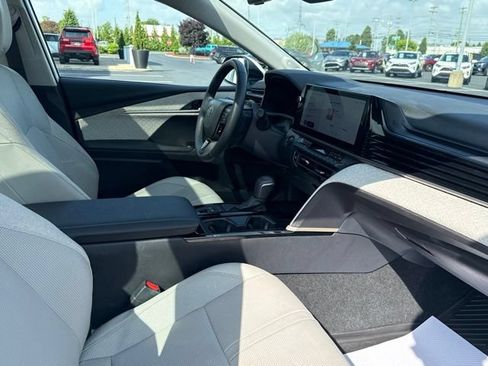 Used 2025 Toyota Camry XLE w/ Premium Plus Package FWD image 27