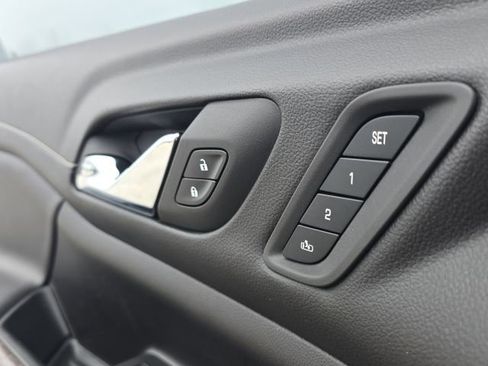 Used 2023 GMC Acadia Denali w/ Denali Technology Package image 27