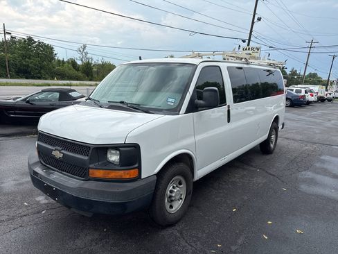 Used 2014 Chevrolet Express 3500 Extended RWD image 7