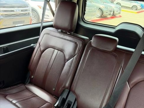 Used 2022 Ford Expedition Max Limited RWD image 4