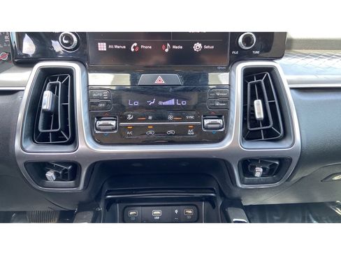 Used 2023 Kia Sorento LX AWD/4WD image 16