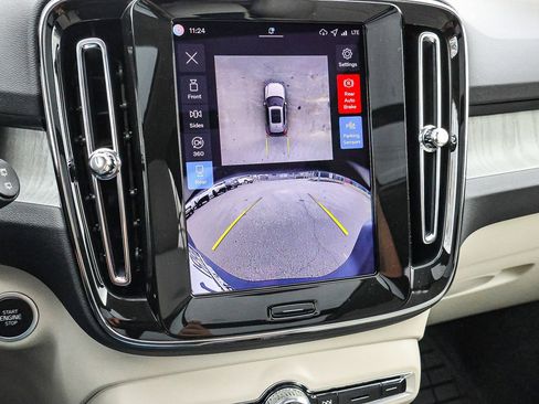 Used 2026 Volvo XC40 B5 Plus w/ Protection Package Premier image 37