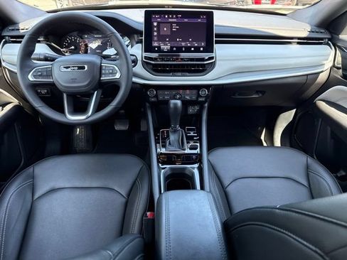 Used 2025 Jeep Compass Limited AWD/4WD image 4