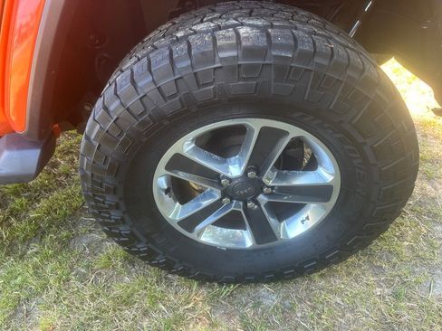 Used 2018 Jeep Wrangler Unlimited Sahara AWD/4WD image 9