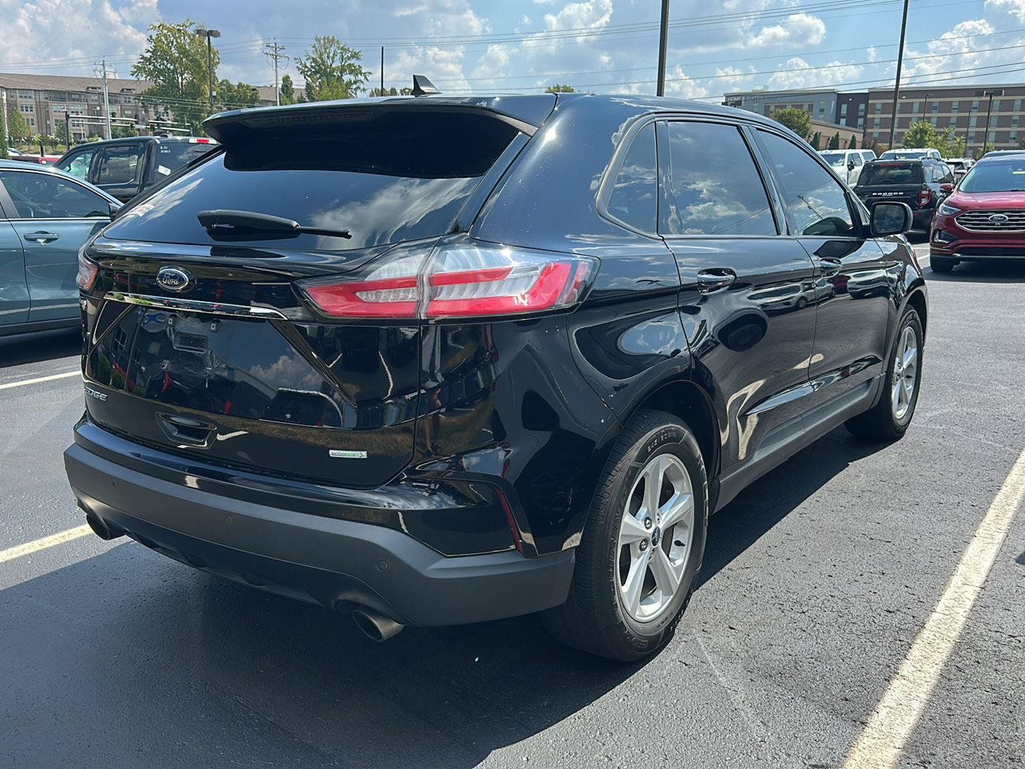 Used 2020 Ford Edge SE FWD image 3