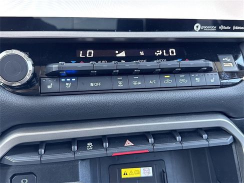 Used 2023 Toyota Tundra Limited image 6