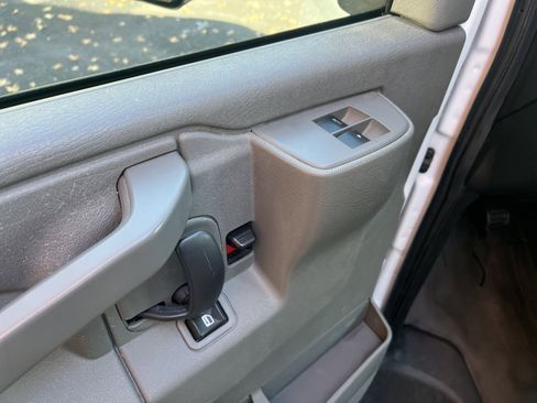 Used 2021 Chevrolet Express 3500 w/ Power Convenience Package image 15