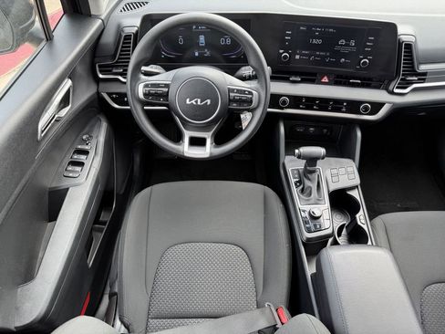 Used 2025 Kia Sportage LX image 13