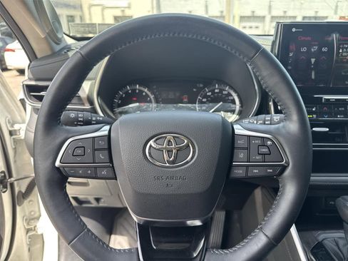 Used 2021 Toyota Highlander Limited AWD/4WD image 15