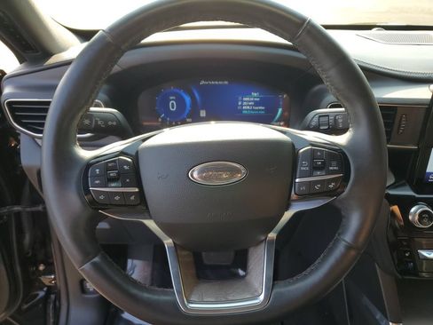 Used 2022 Ford Explorer Platinum w/ Technology Package AWD/4WD image 20