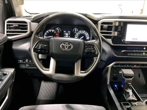 Used 2022 Toyota Tundra SR5 w/ SR5 Convenience Package AWD/4WD image 5