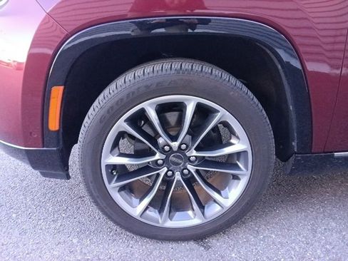 Used 2022 Jeep Wagoneer Series III w/ Premium Group I image 10