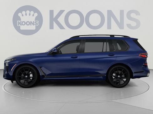 Used 2024 BMW X7 xDrive40i w/ M Sport Package AWD/4WD image 2