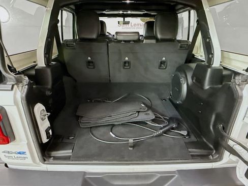 Used 2022 Jeep Wrangler Sahara w/ Cold Weather Group image 28