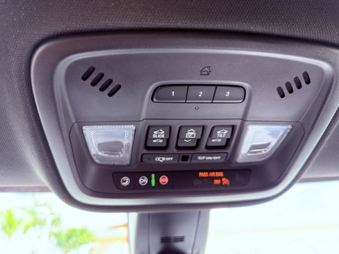 Used 2022 Chevrolet Traverse Premier w/ Redline Edition image 38