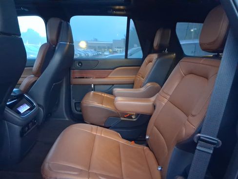 Used 2023 Lincoln Navigator Reserve w/ Monochromatic Package AWD/4WD image 6