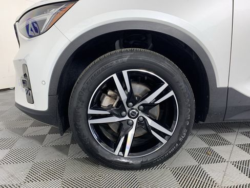 Used 2023 Volvo XC40 B5 Plus AWD/4WD image 11