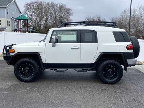 Used 2012 Toyota FJ Cruiser 4WD w/ Convenience Pkg image 3