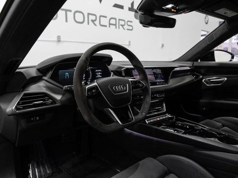 Used 2024 Audi e-tron GT Prestige image 3