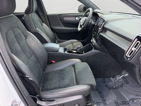 Used 2020 Volvo XC40 T5 R-Design w/ Protection Package Premier AWD/4WD image 8
