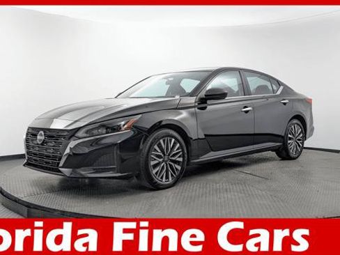 Used 2025 Nissan Altima 2.5 SV FWD image 1