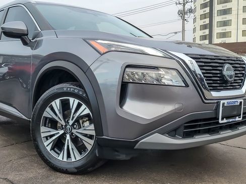 Used 2022 Nissan Rogue SV w/ SV Premium Package image 2