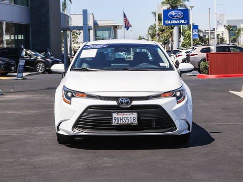 Used 2025 Toyota Corolla LE w/ LE Premium Package FWD image 2