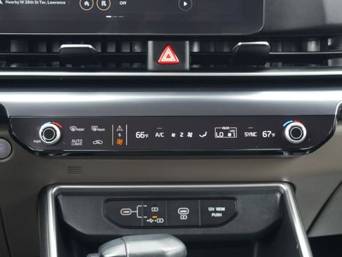 Used 2025 Kia Carnival FWD image 46