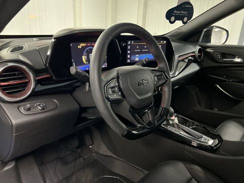 Certified 2025 Chevrolet Trax RS w/ Sunroof Package FWD image 10