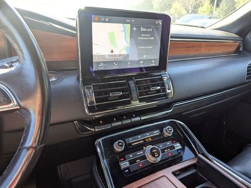 Used 2019 Lincoln Navigator L Select image 17