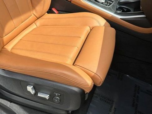 Used 2022 BMW X7 xDrive40i w/ M Sport Package AWD/4WD image 22