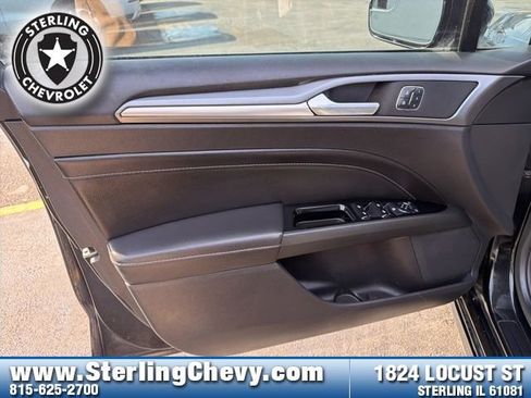 Used 2014 Ford Fusion Titanium image 24