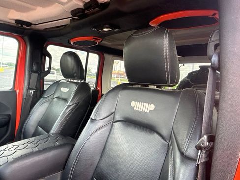 Used 2018 Jeep Wrangler Unlimited Rubicon AWD/4WD image 3