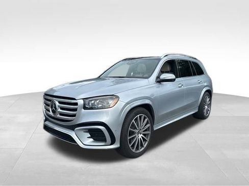 Used 2025 Mercedes-Benz GLS 450 4MATIC image 8