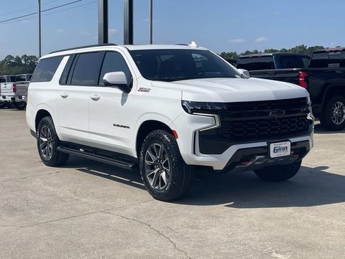 Certified 2023 Chevrolet Suburban Z71 w/ Z71 Off-Road Package AWD/4WD image 5