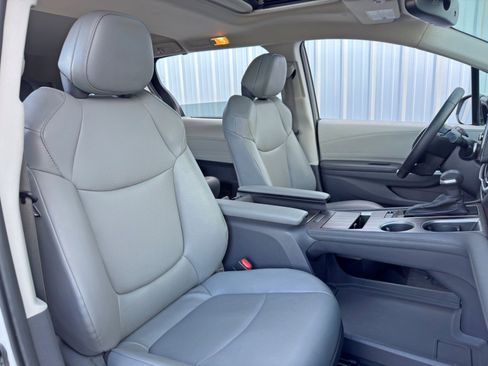 Used 2023 Toyota Sienna XLE w/ XLE Plus Package image 36