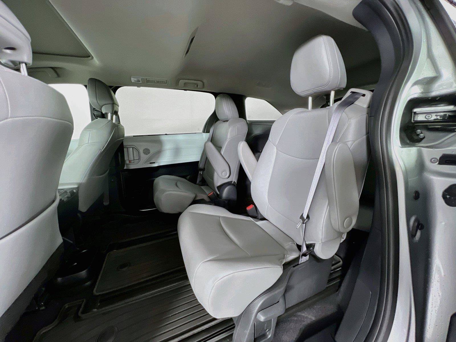 Used 2025 Toyota Sienna XLE w/ XLE Plus Package AWD/4WD image 25