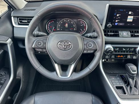 Used 2023 Toyota RAV4 XLE Premium image 18