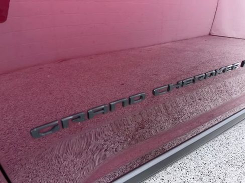 Used 2023 Jeep Grand Cherokee Altitude AWD/4WD image 8