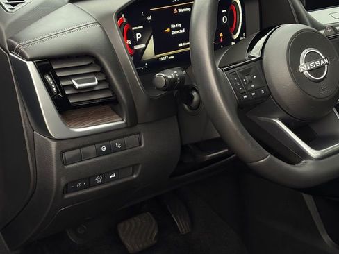 Certified 2024 Nissan Rogue Platinum w/ Platinum Premium Package image 16