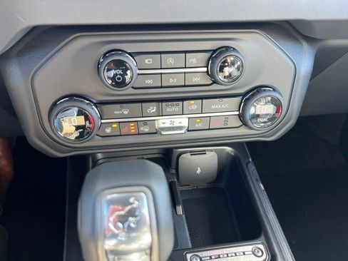 New 2025 Ford Bronco Outer Banks image 9