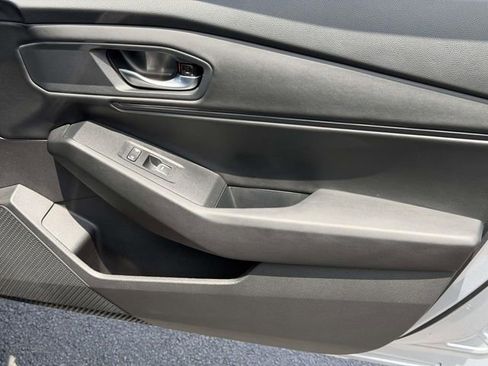 Certified 2025 Honda Accord SE image 6