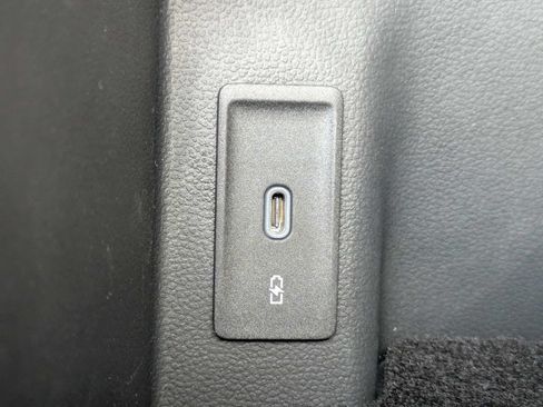 Certified 2024 Volkswagen Atlas Cross Sport SE FWD image 31