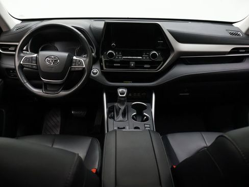 Used 2024 Toyota Highlander XLE FWD image 24