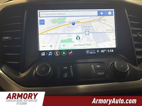 Used 2023 GMC Acadia SLT image 19