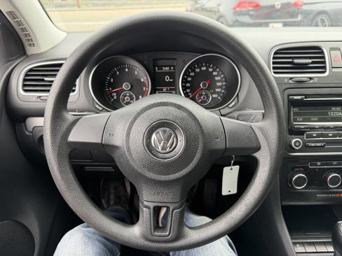 Used 2014 Volkswagen Golf 4-Door FWD image 28