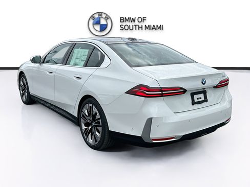 New 2026 BMW 530i w/ Executive Package RWD image 4