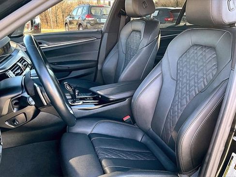 Used 2023 BMW 530i xDrive w/ Premium Package image 10