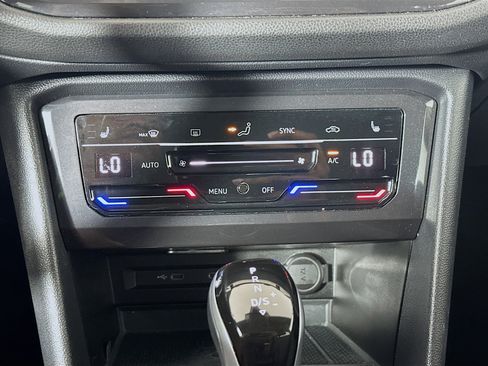 Used 2024 Volkswagen Tiguan SE image 23